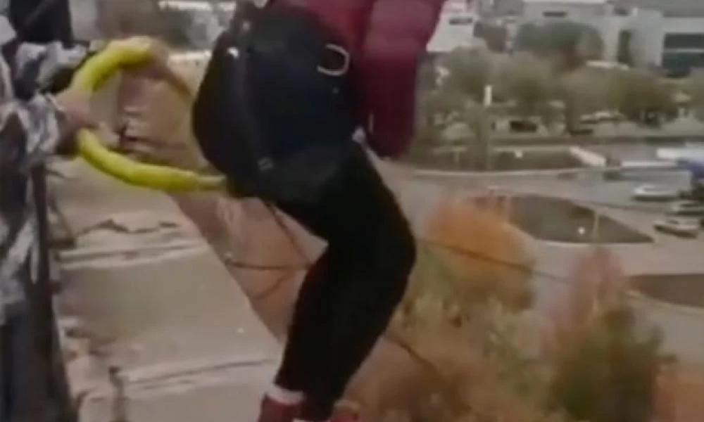 Βungee jumping: Γυναίκα πέφτει από τα 25 μέτρα και κόβεται το σχοινί